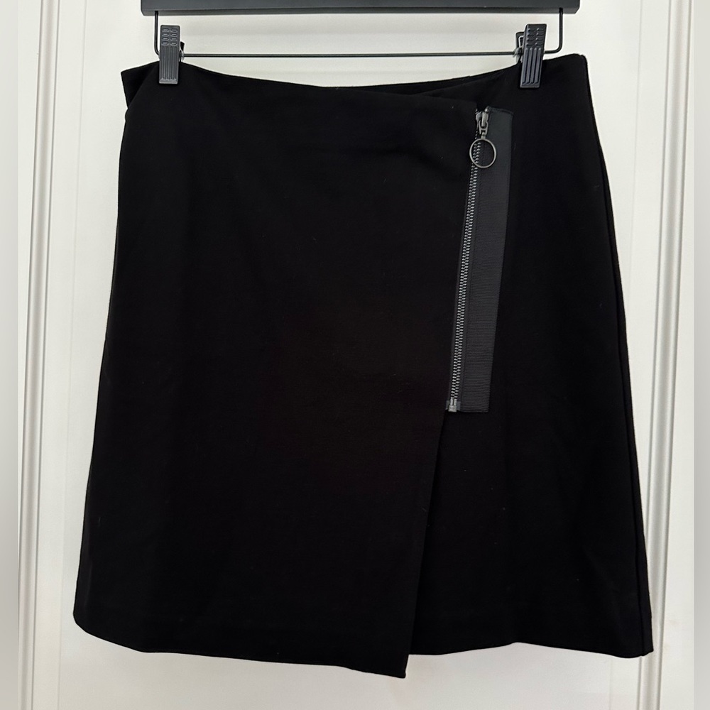 J. McLaughlin A-line silhouette Mini length front zip detail size 10